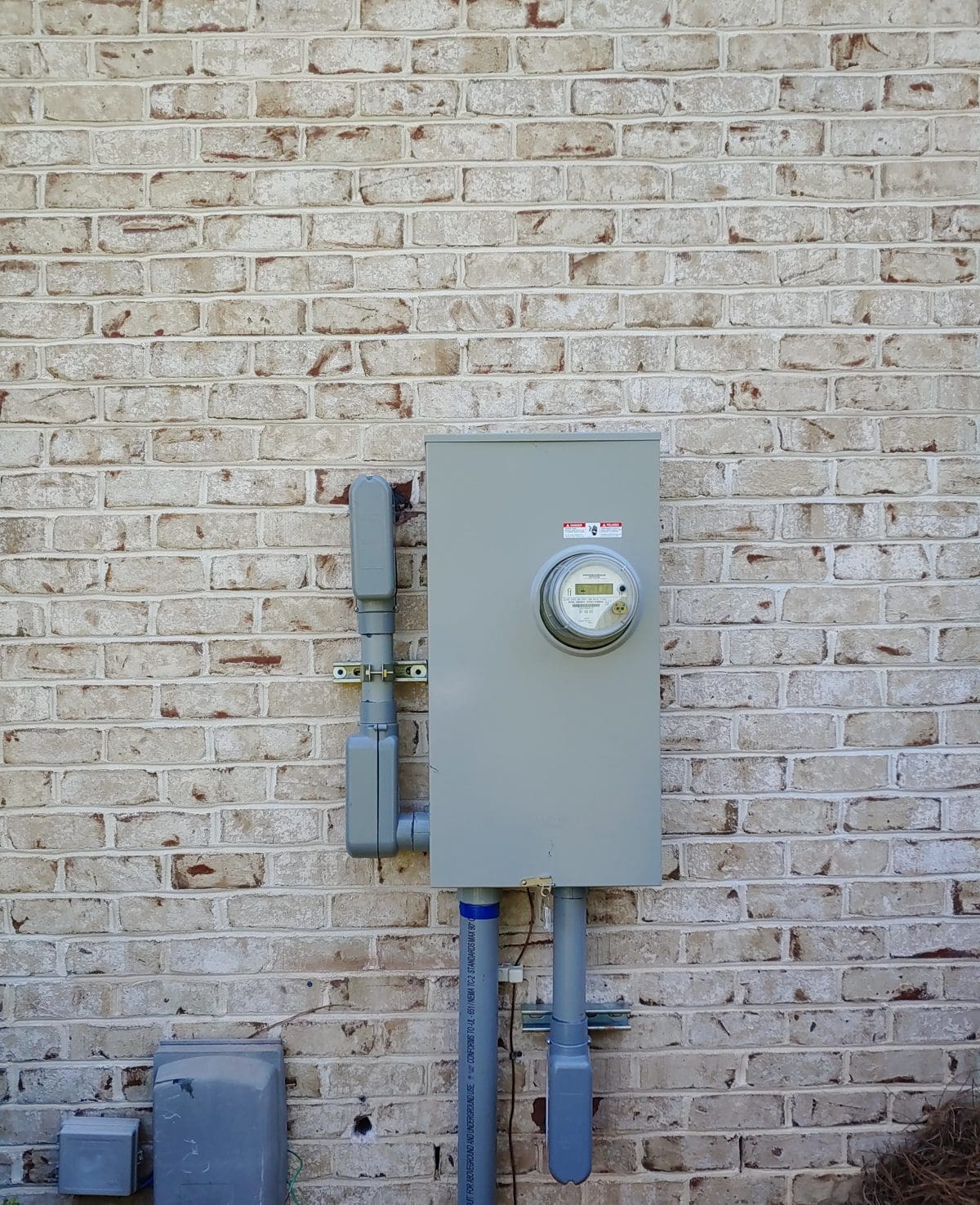 400 amp electrical service meter base installed by Scales Electrical Service
